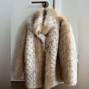 Luxurious  faux Fur Coat in Tan and Cream